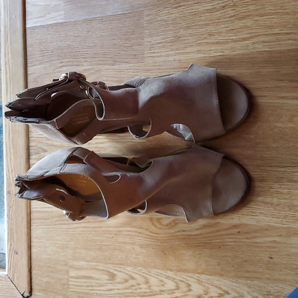 Apt 9 heels - Picture 1 of 4